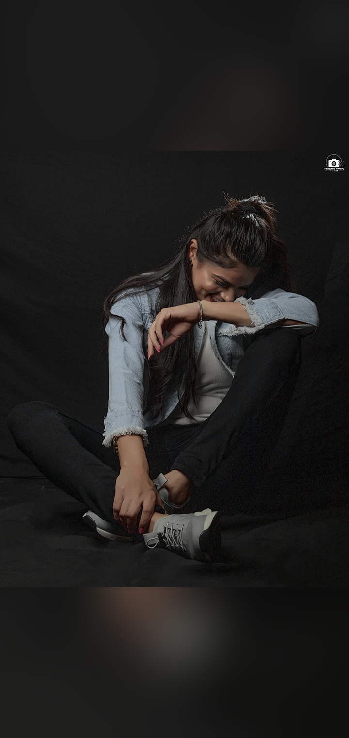 friends photo fashion Pose Image