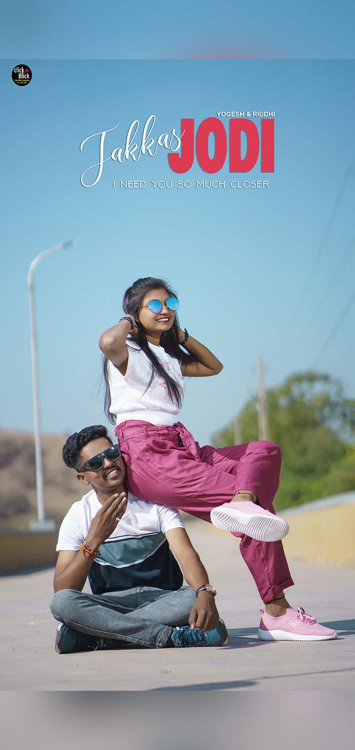 CLICK BLICK Pose Image
