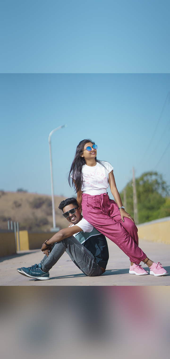 CLICK BLICK Pose Image