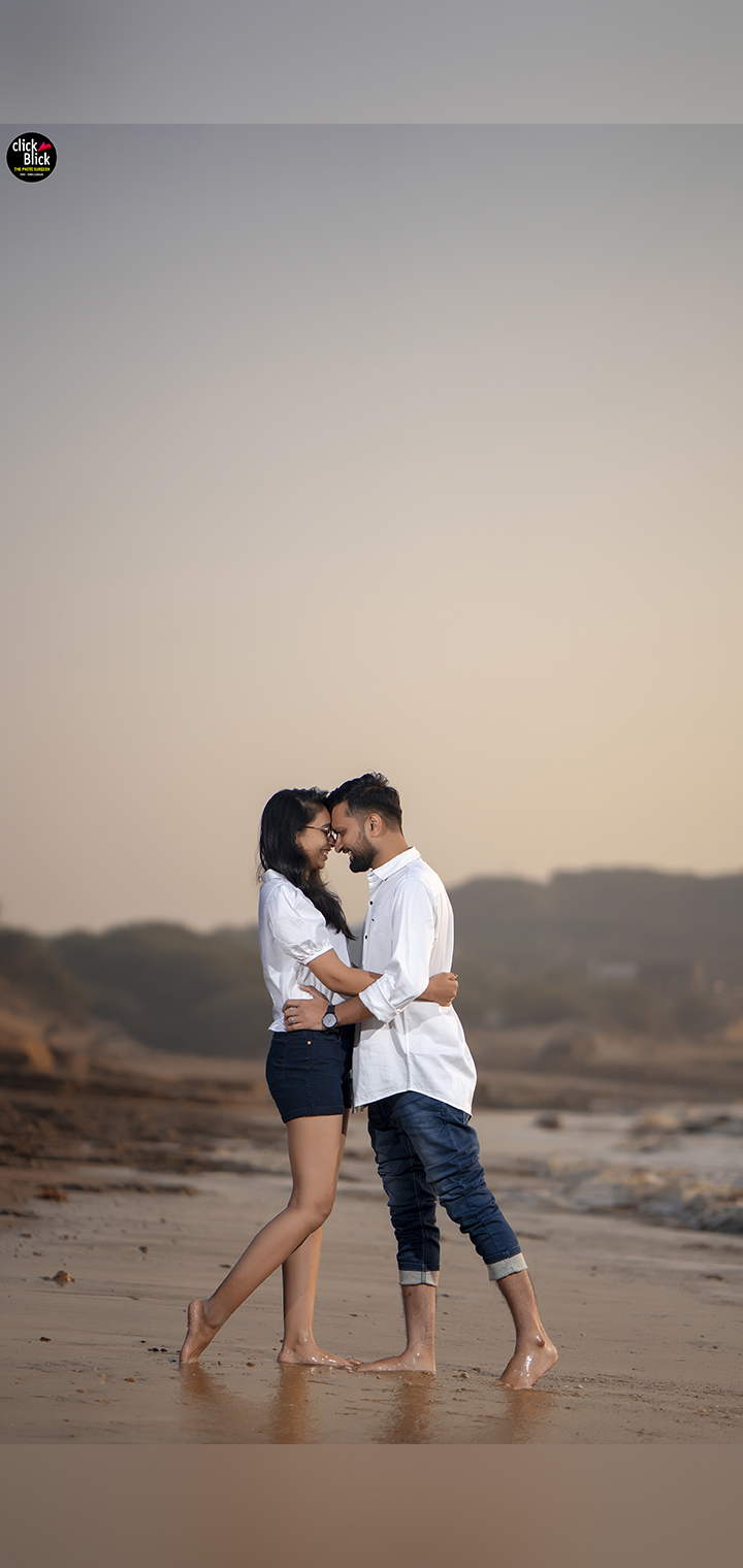 CLICK BLICK Pose Image