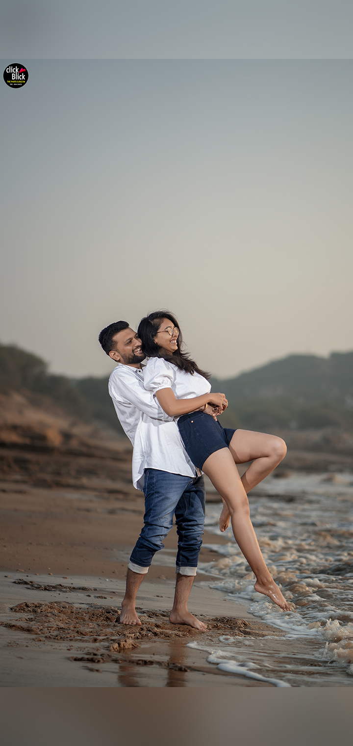 CLICK BLICK Pose Image
