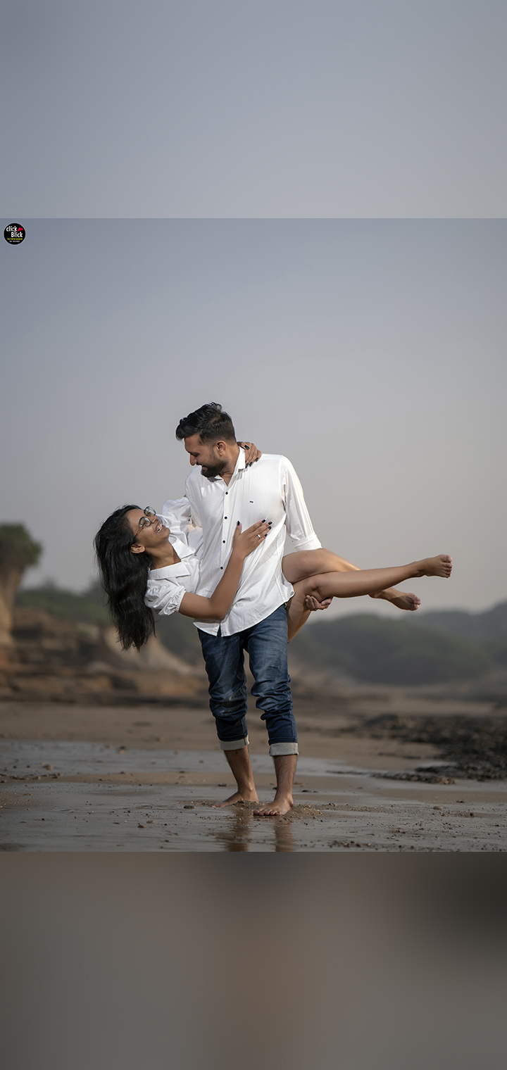 CLICK BLICK Pose Image