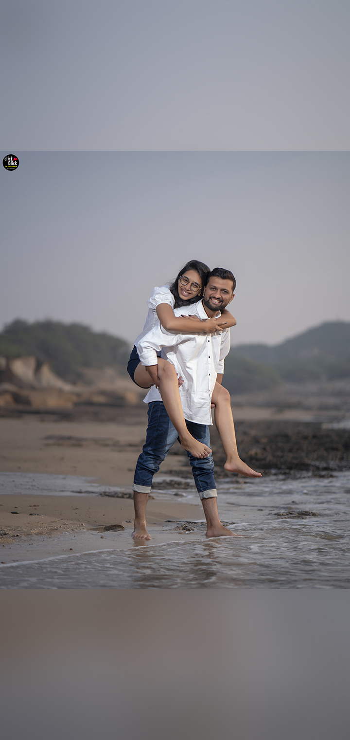 CLICK BLICK Pose Image