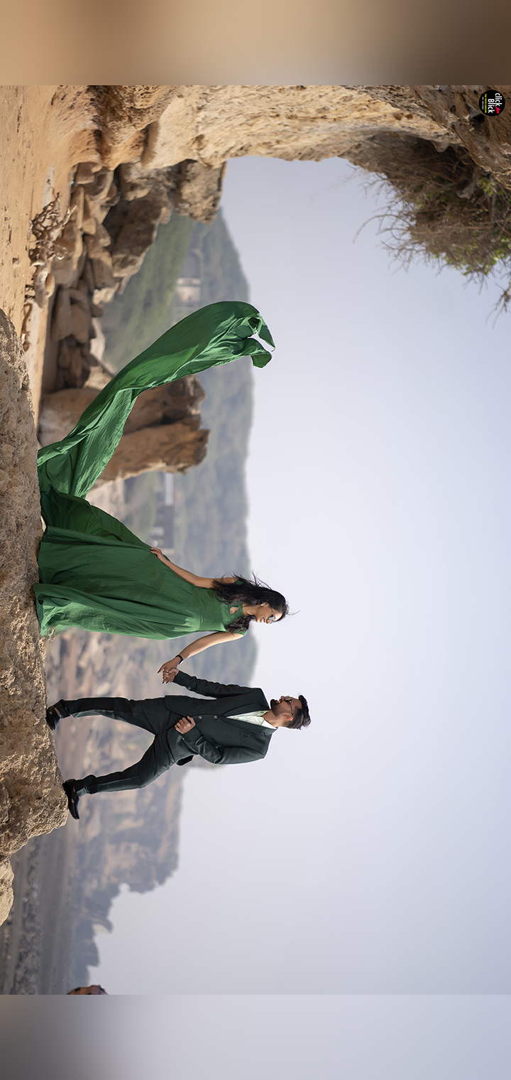 CLICK BLICK Pose Image