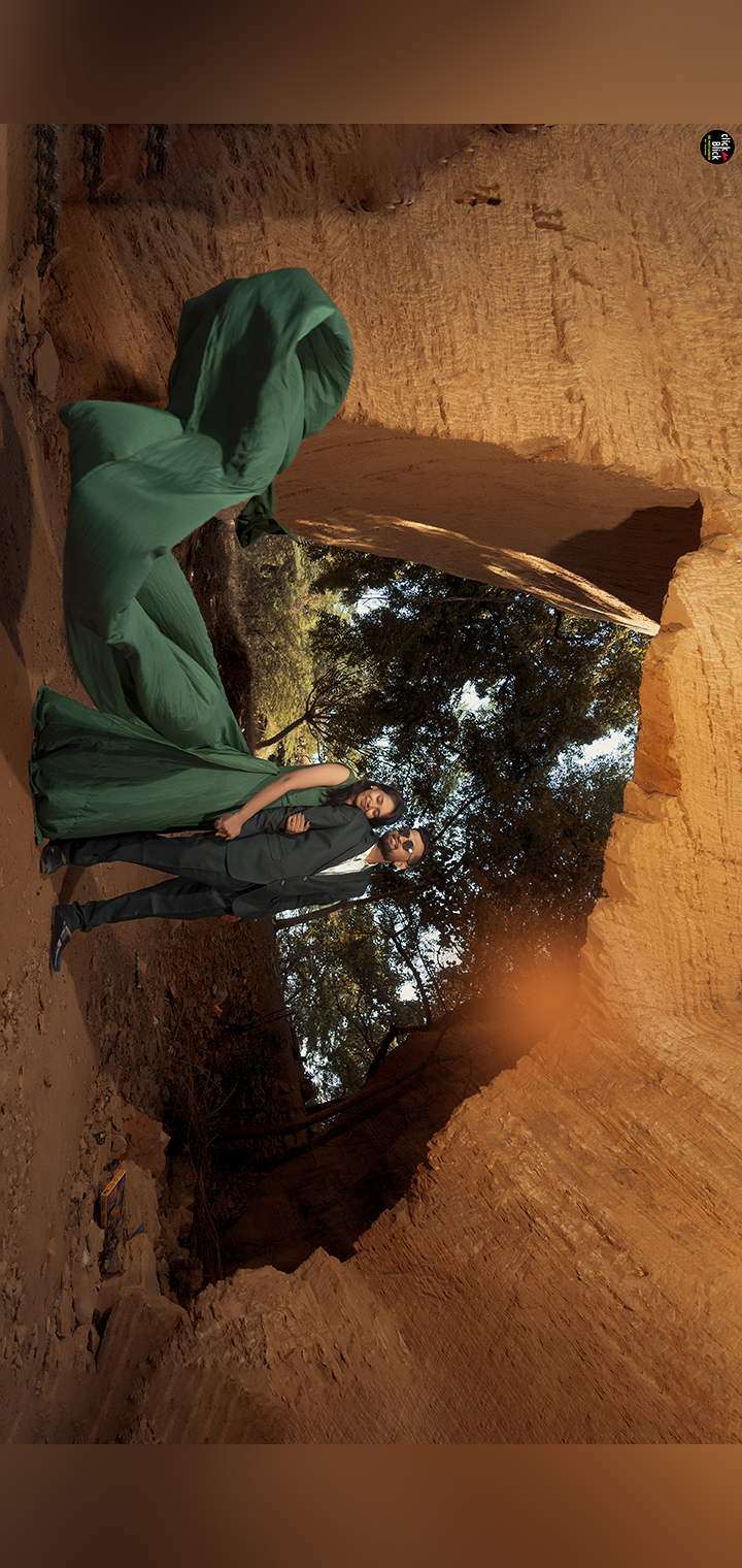 CLICK BLICK Pose Image