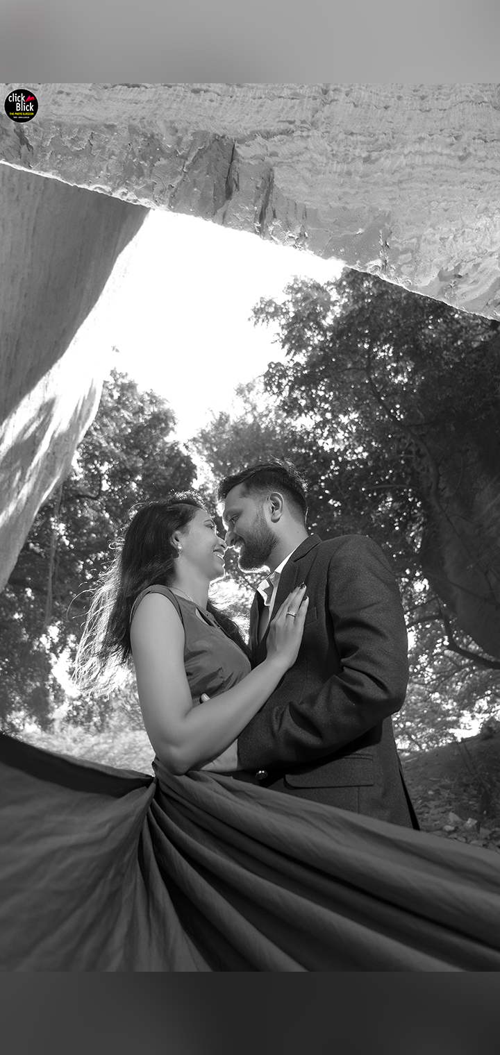 CLICK BLICK Pose Image