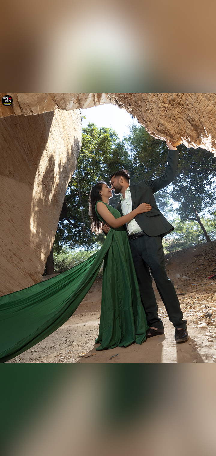 CLICK BLICK Pose Image