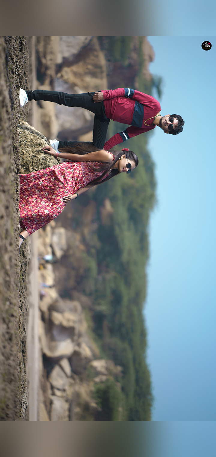 CLICK BLICK Pose Image