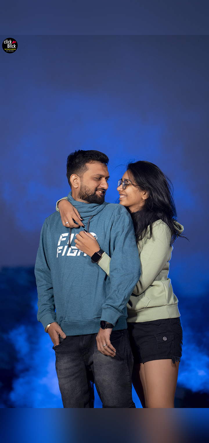 CLICK BLICK Pose Image