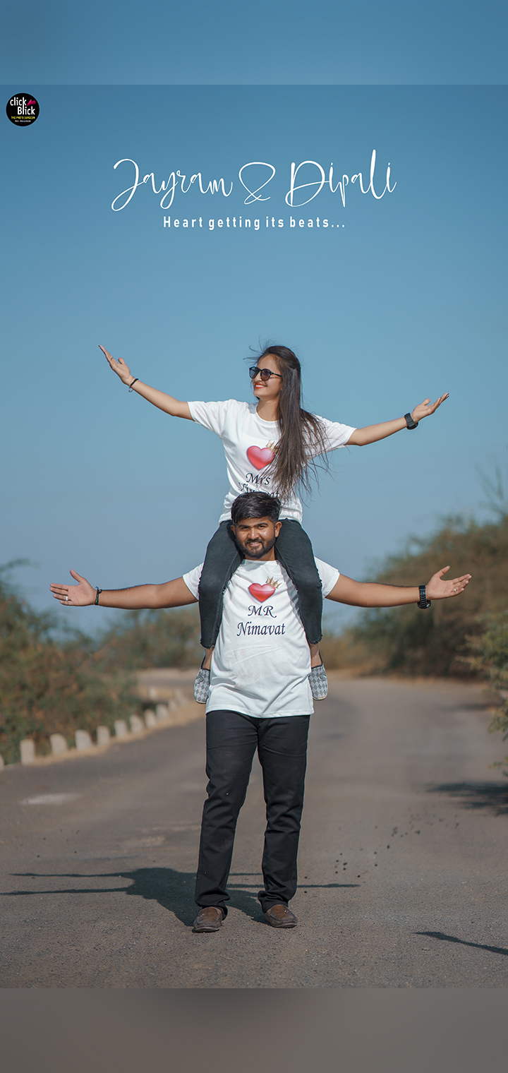 CLICK BLICK Pose Image