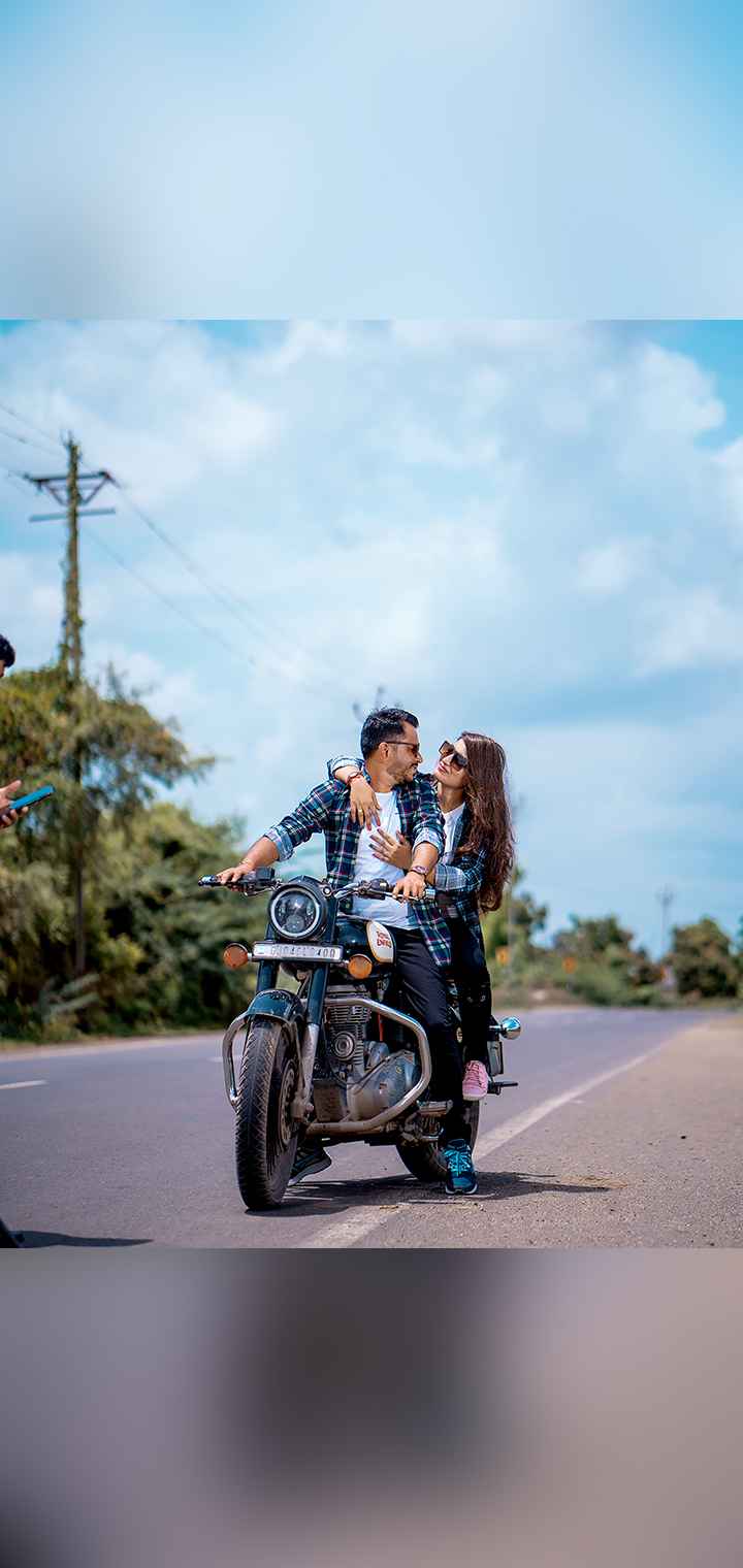 CLICK BLICK Pose Image