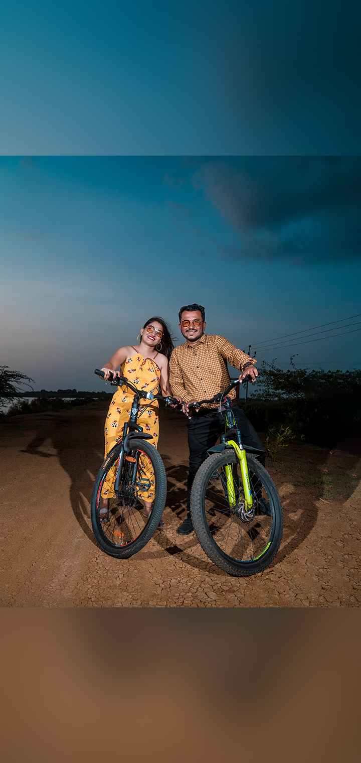 CLICK BLICK Pose Image