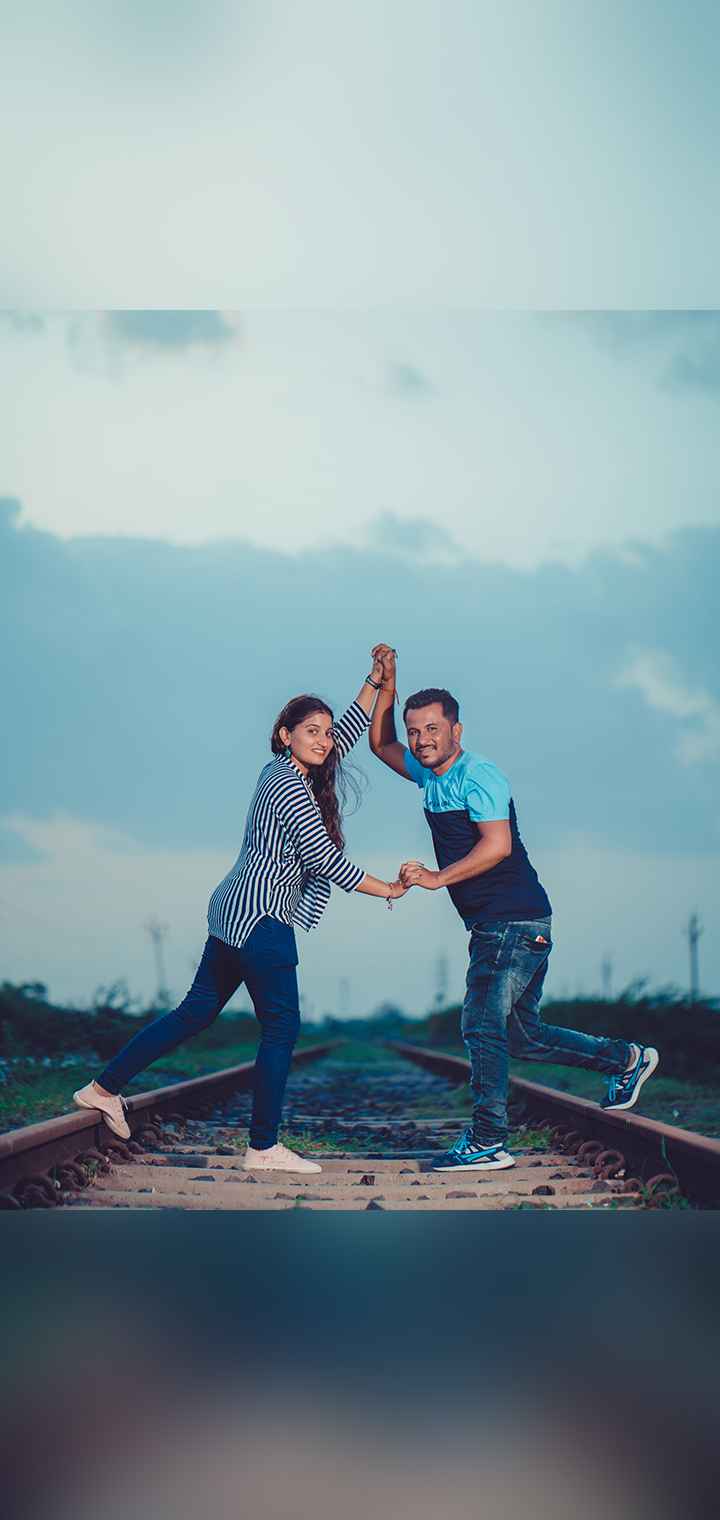 CLICK BLICK Pose Image