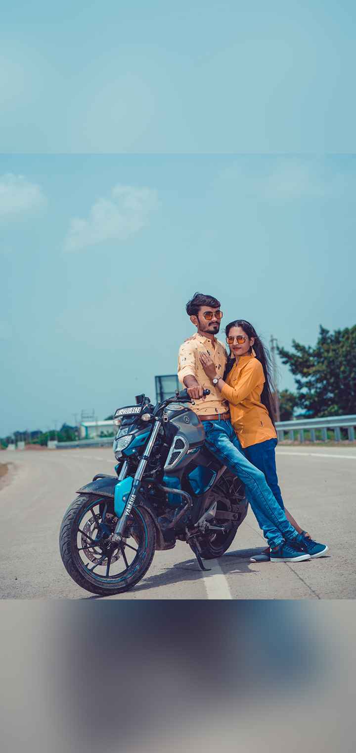 CLICK BLICK Pose Image