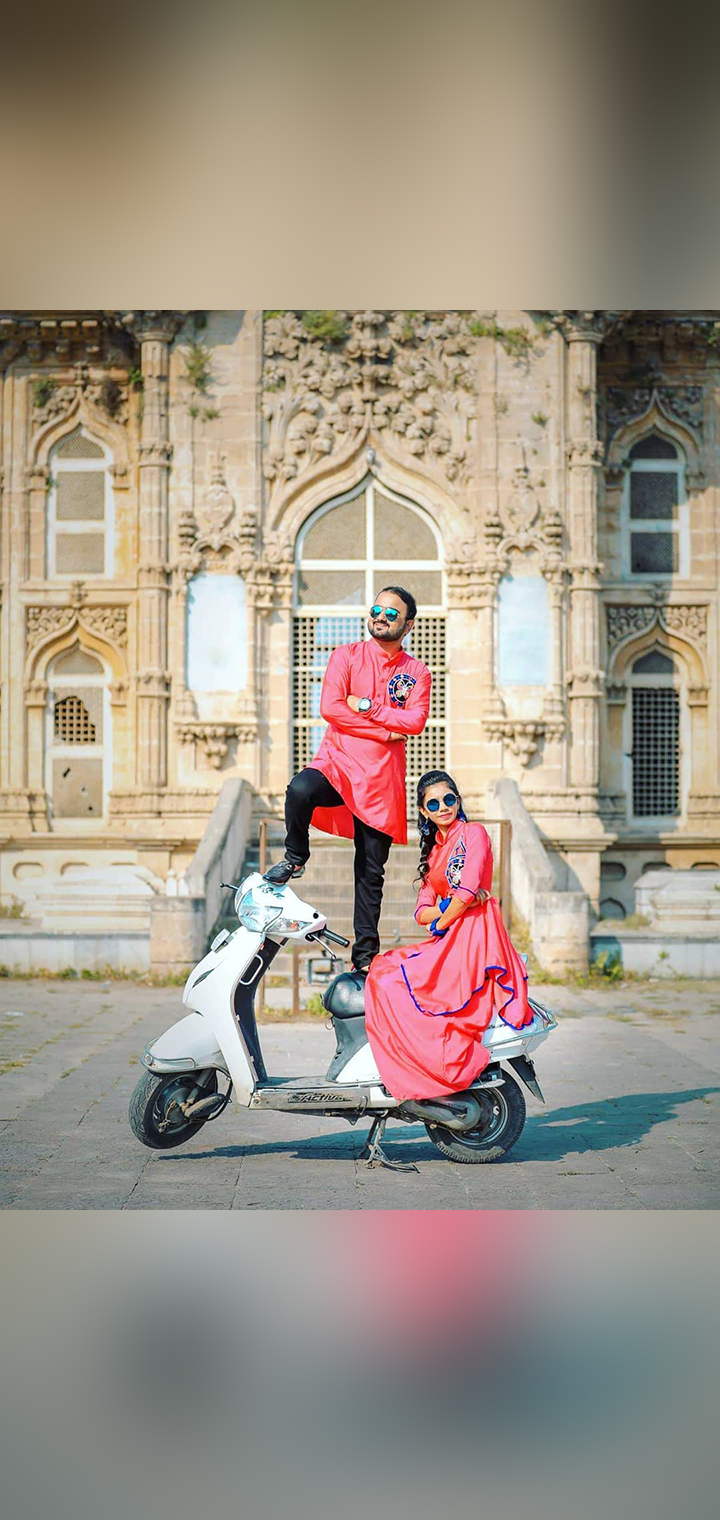 Dilus Photography Pose Image