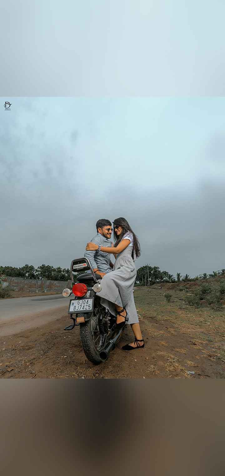 Dilus Photography Pose Image