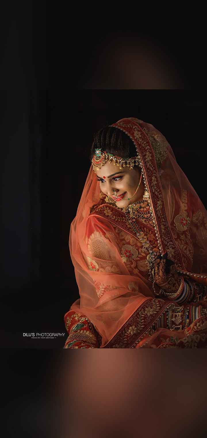 Dilus Photography Pose Image