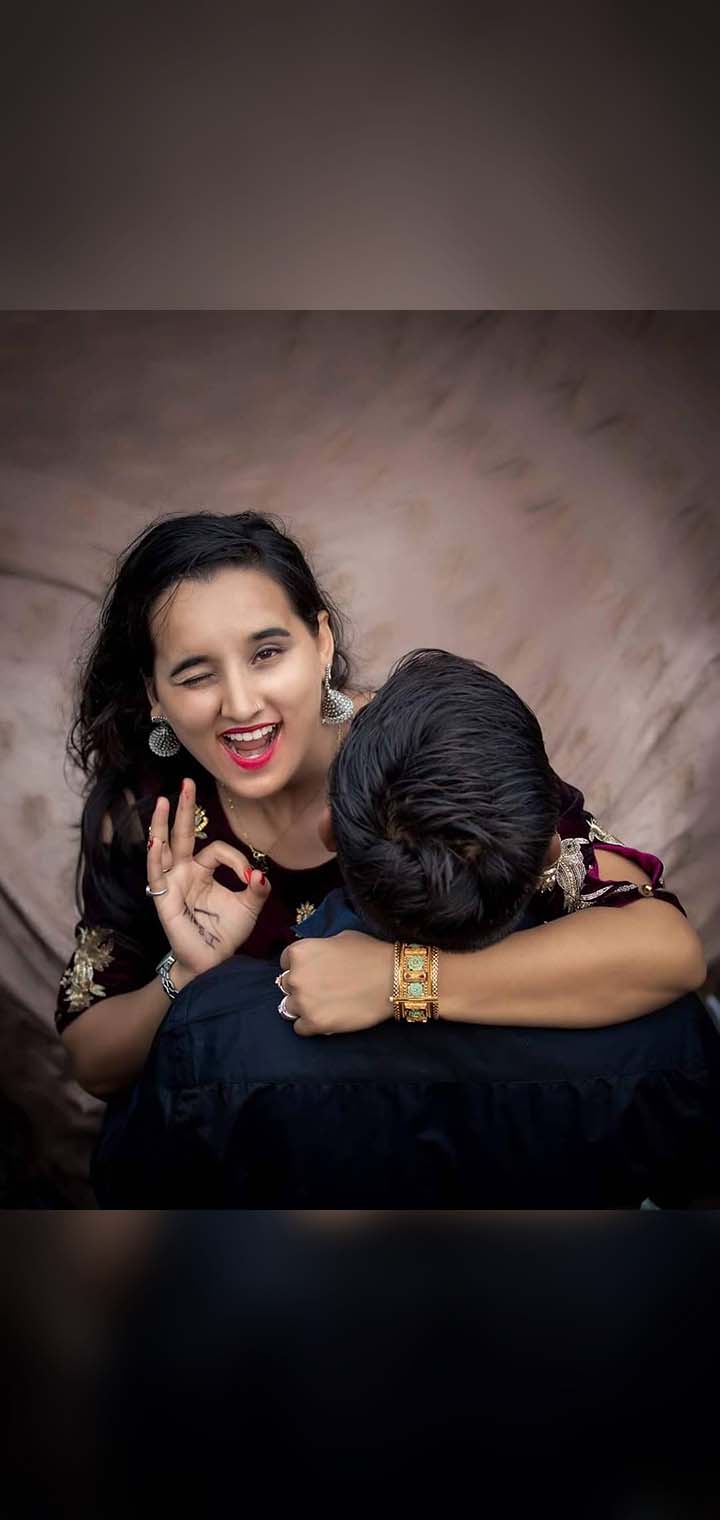 Dilus Photography Pose Image