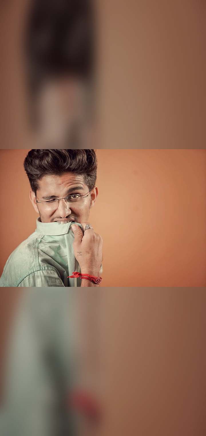 Dilus Photography Pose Image