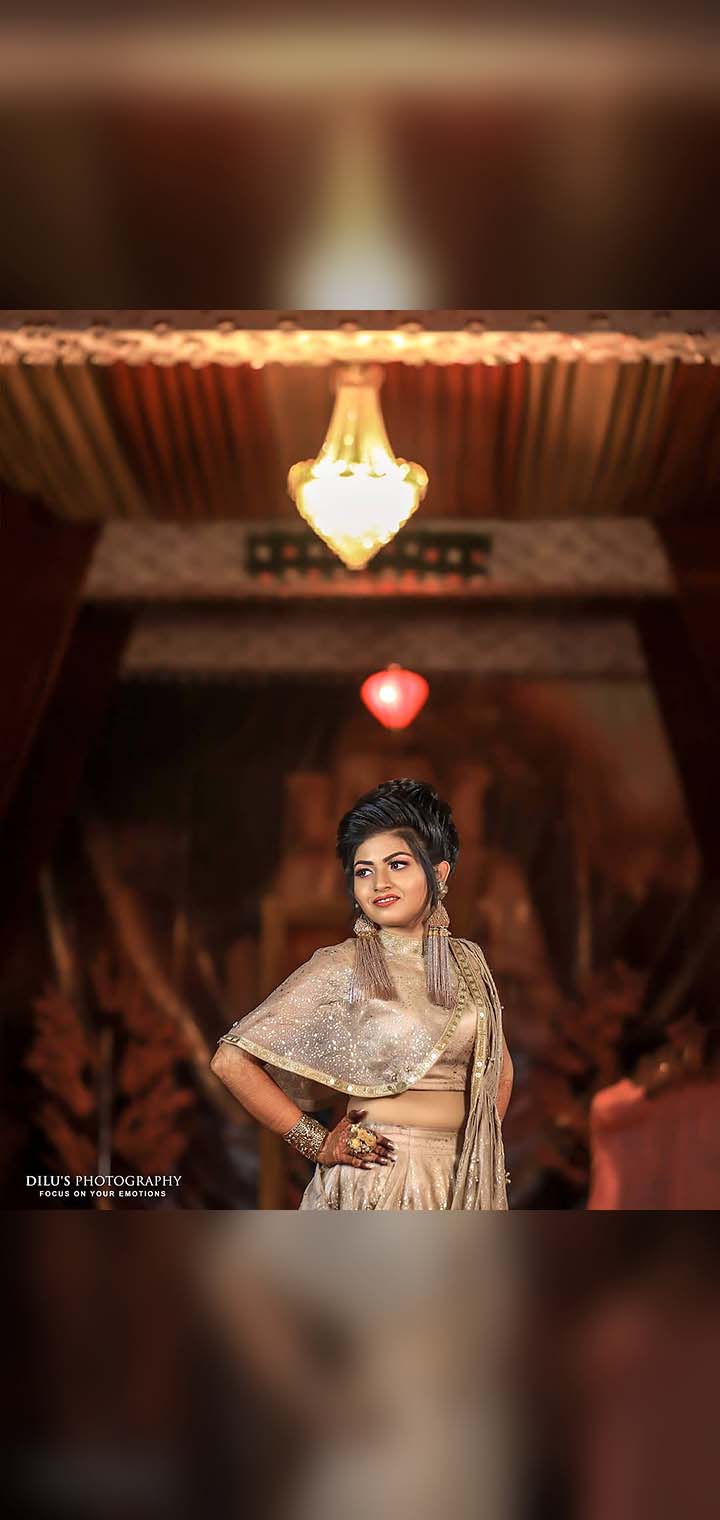 Dums Technlogy Pose Image