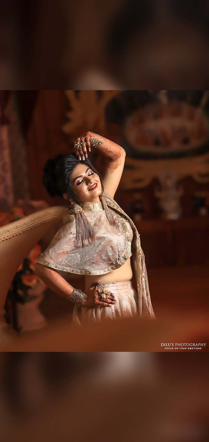 Dilus Photography Pose Image