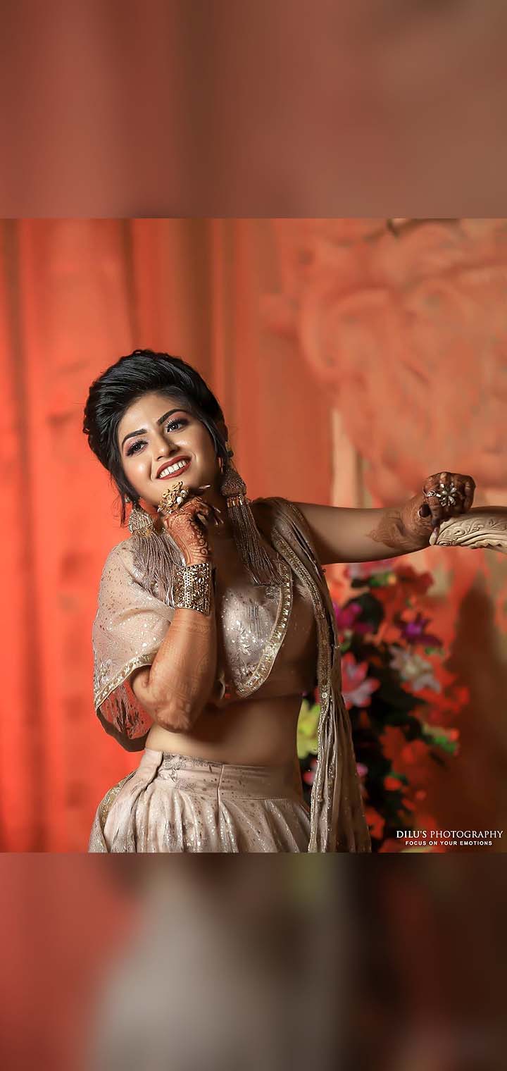 Dilus Photography Pose Image