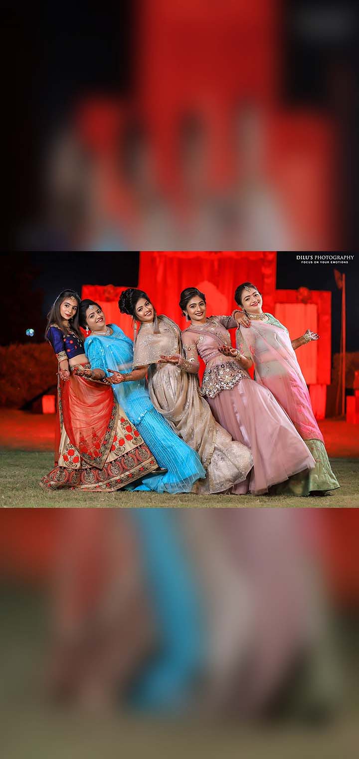 Dilus Photography Pose Image