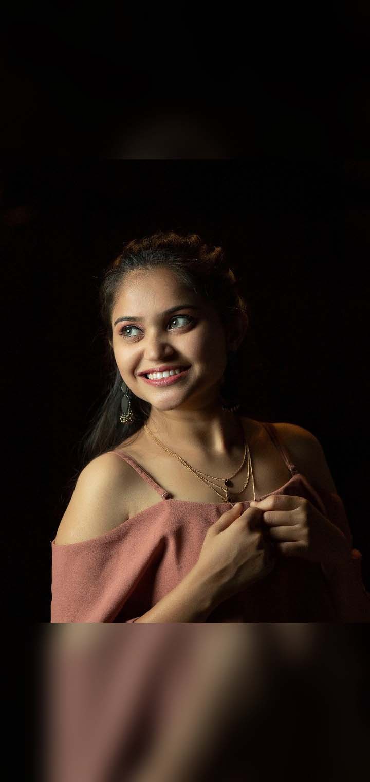 Dilus Photography Pose Image