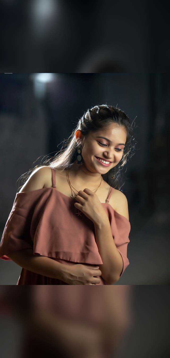 Dilus Photography Pose Image