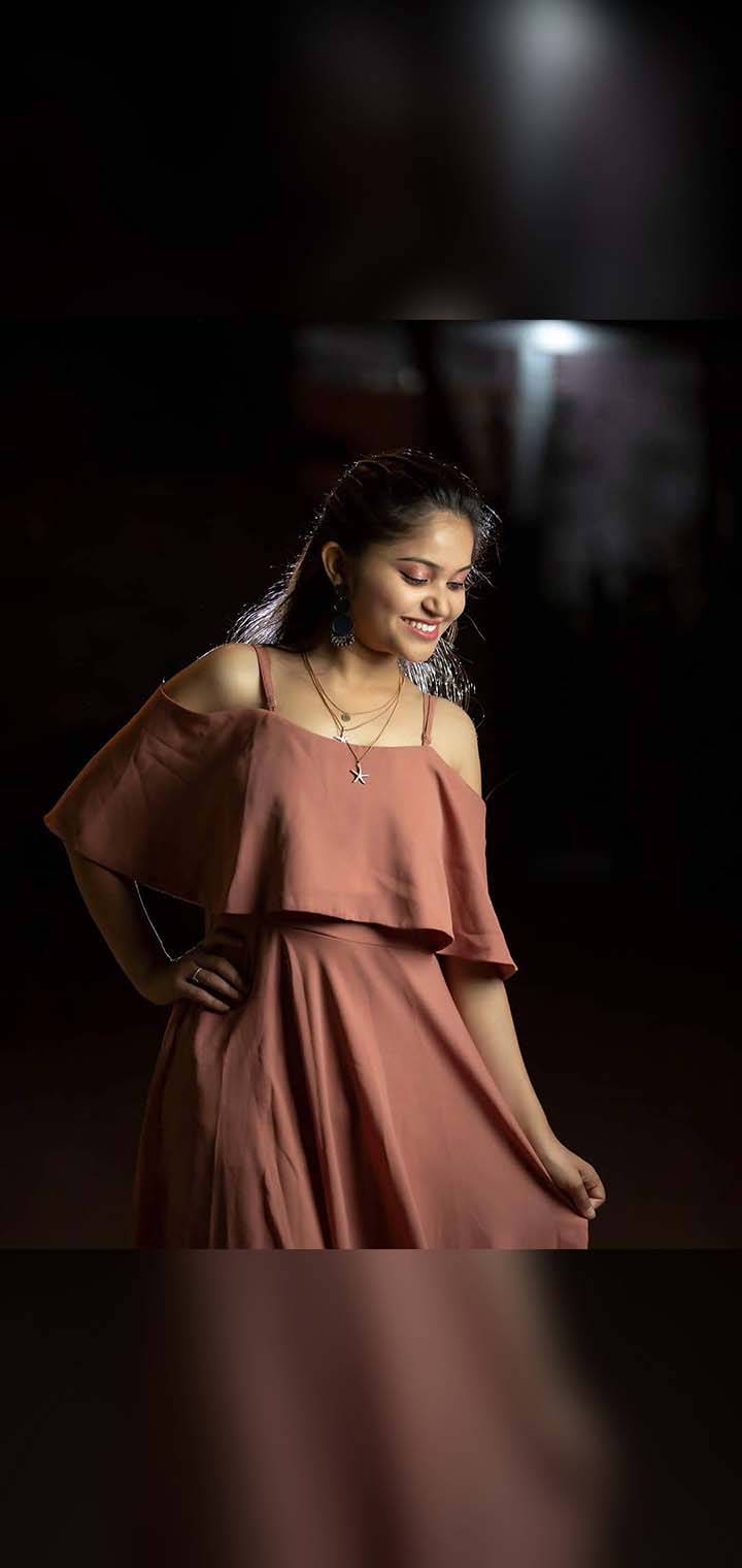 Dilus Photography Pose Image