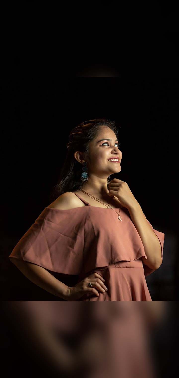 Dilus Photography Pose Image