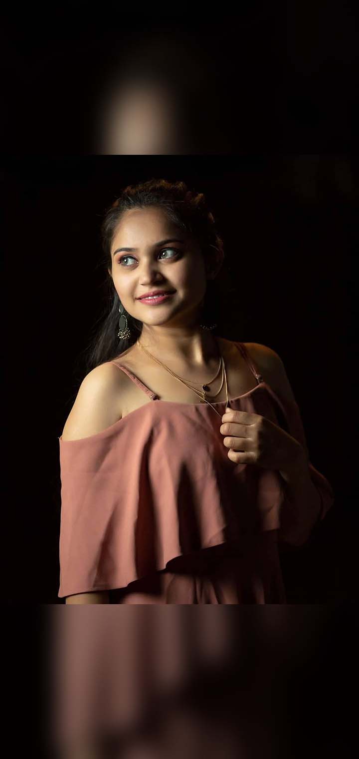 Dilus Photography Pose Image