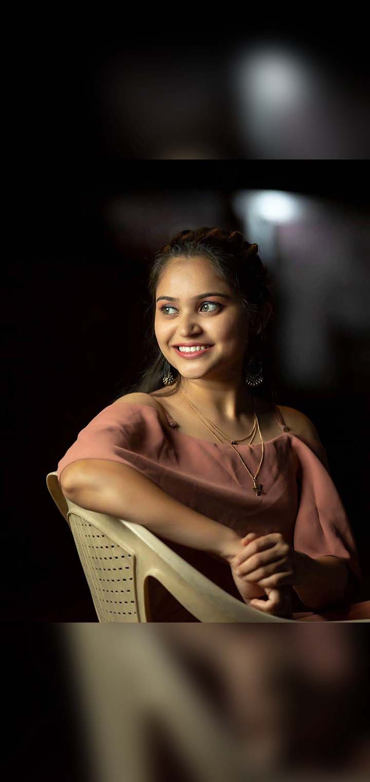 Dilus Photography Pose Image