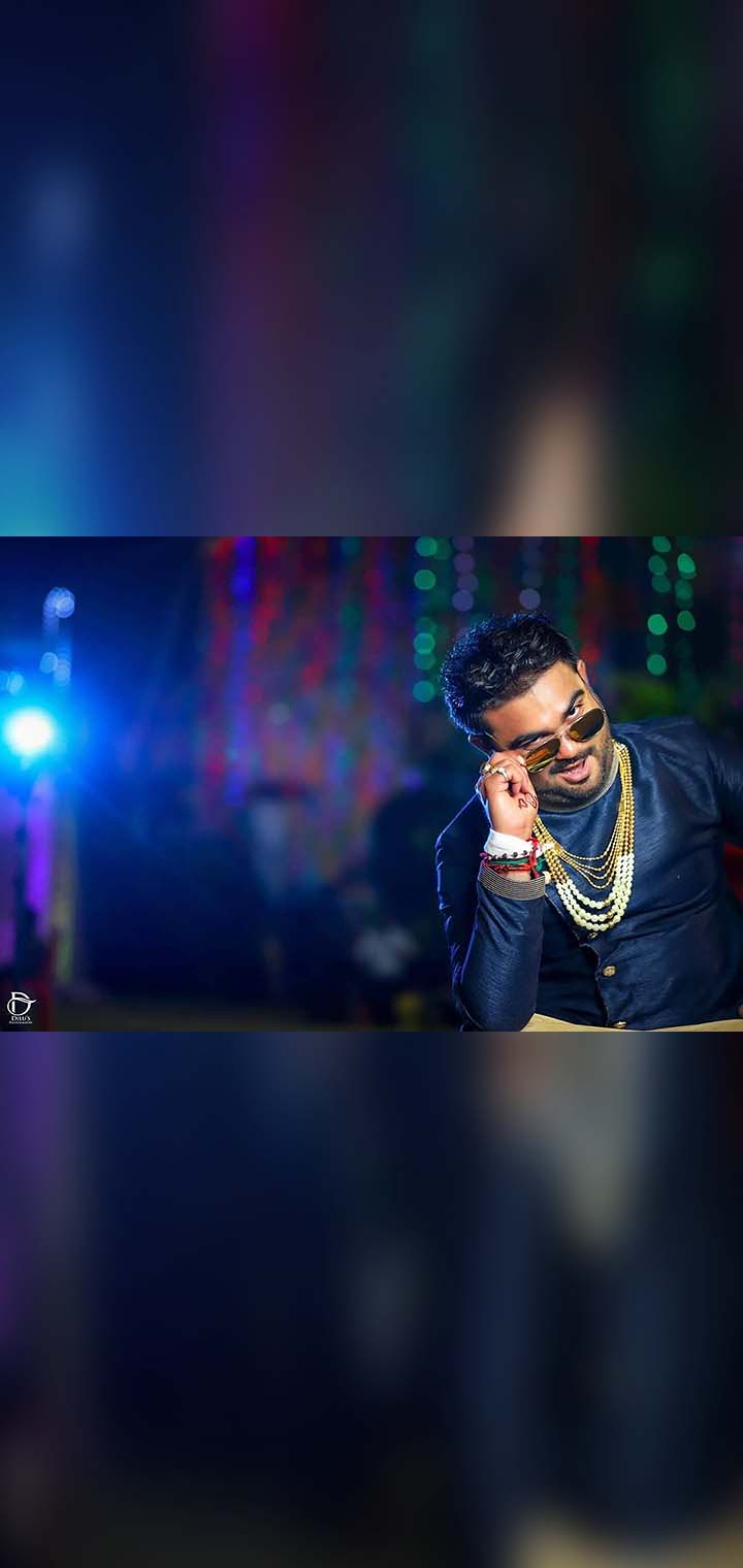 Dilus Photography Pose Image