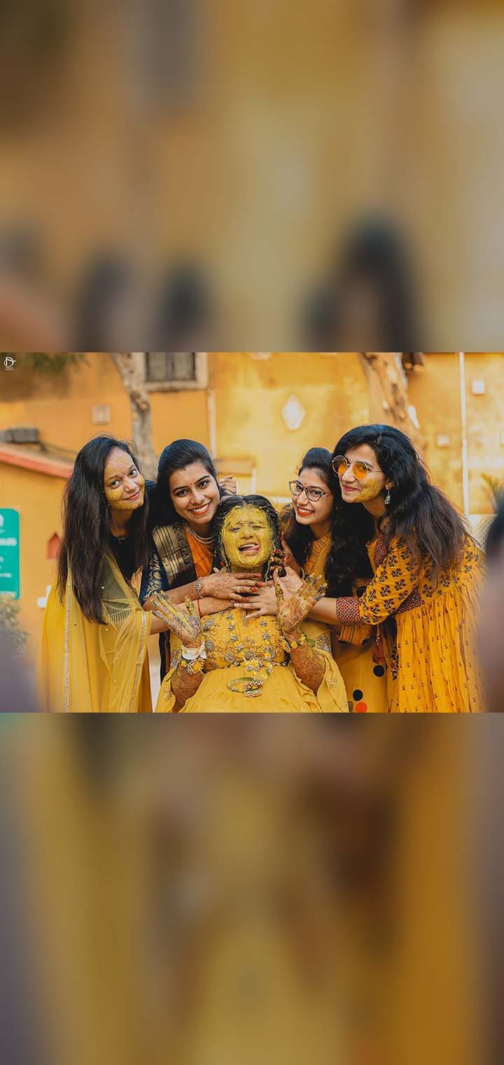 Dilus Photography Pose Image
