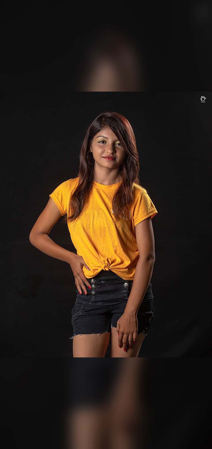 Dilus Photography Pose Image