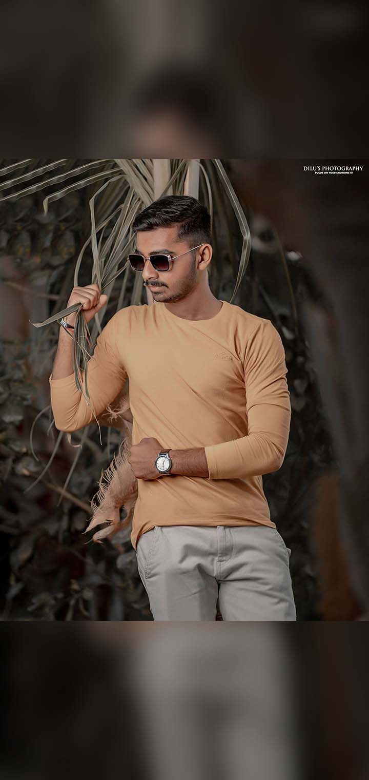 Dilus Photography Pose Image