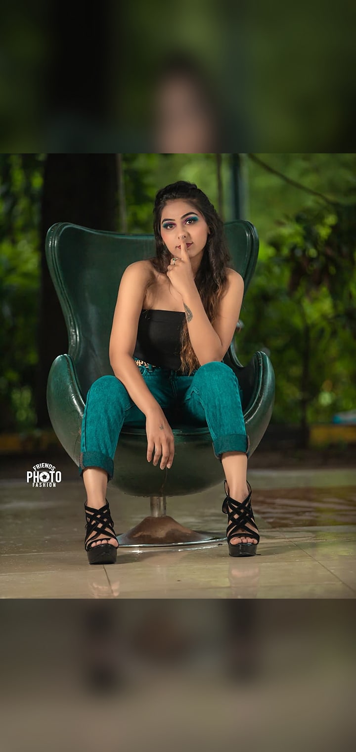 friends photo fashion Pose Image