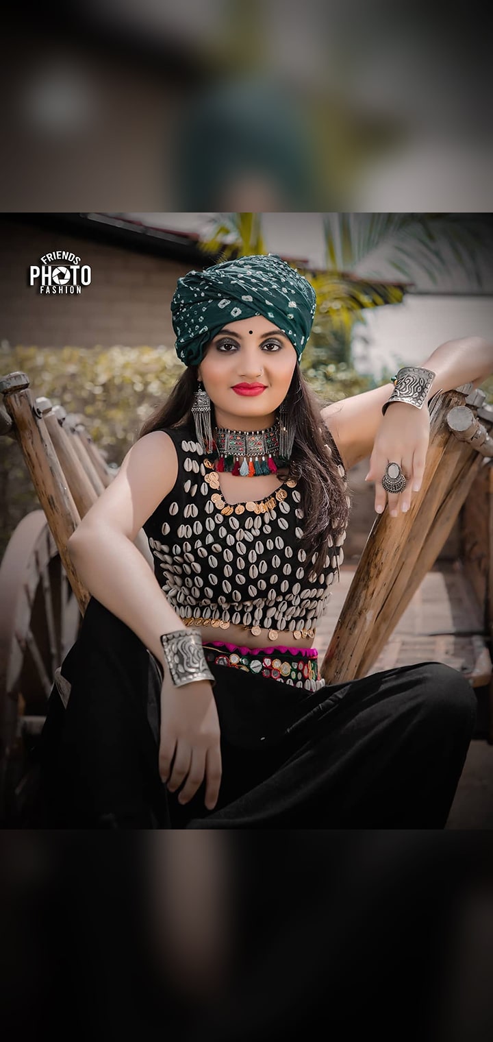 friends photo fashion Pose Image