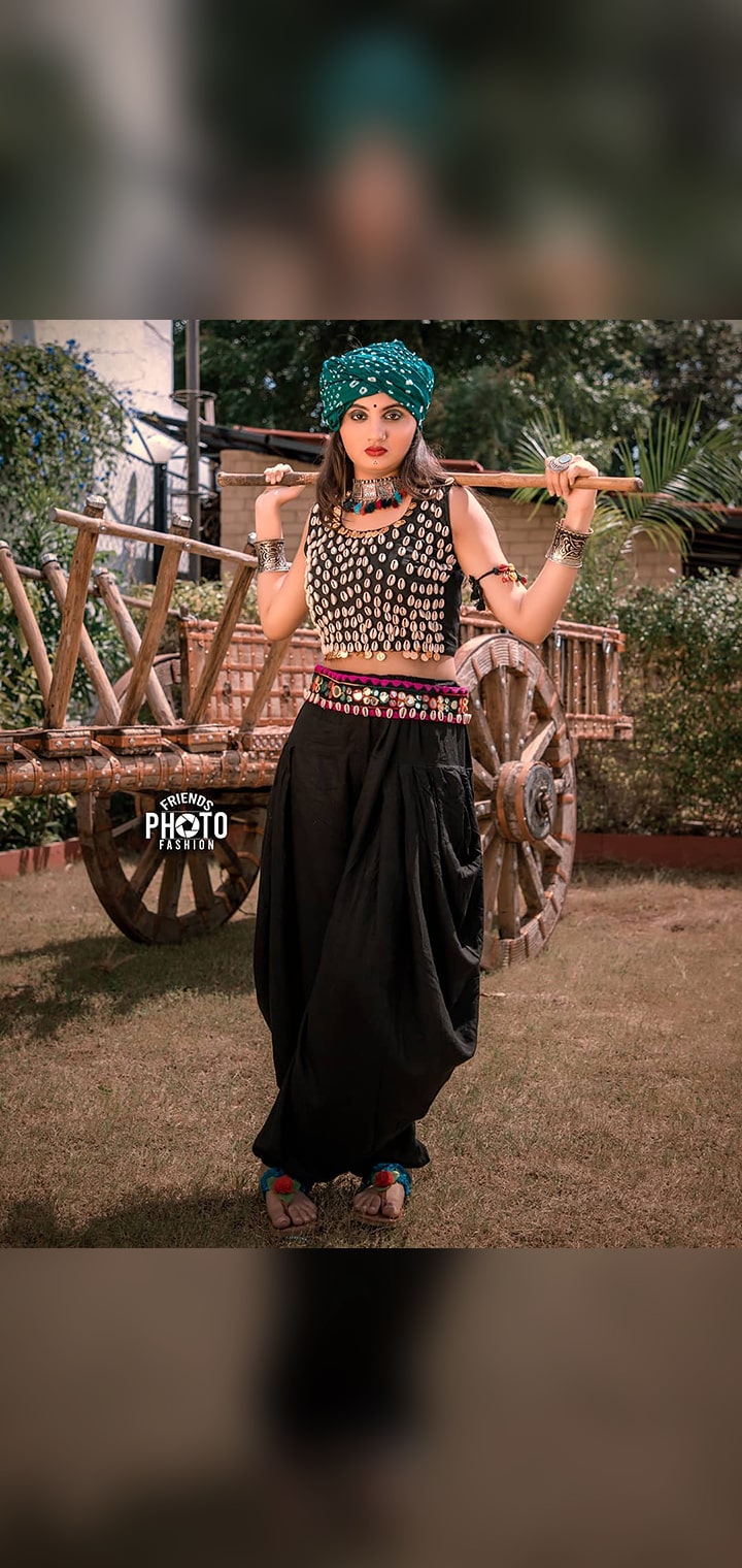 friends photo fashion Pose Image