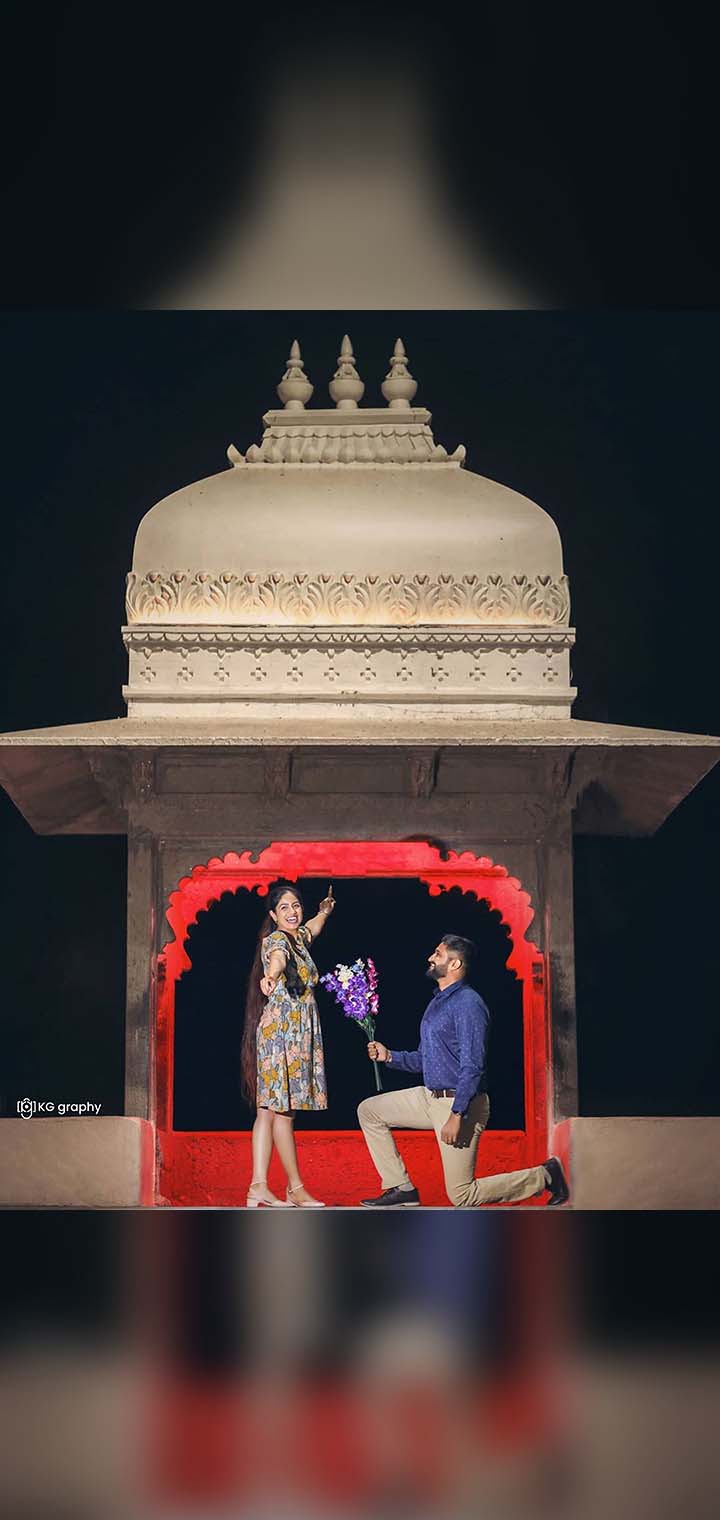 KG graphy Pose Image