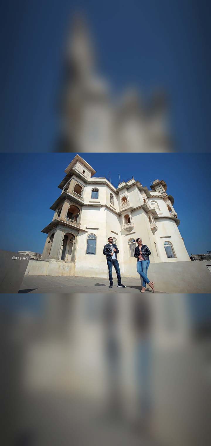 KG graphy Pose Image