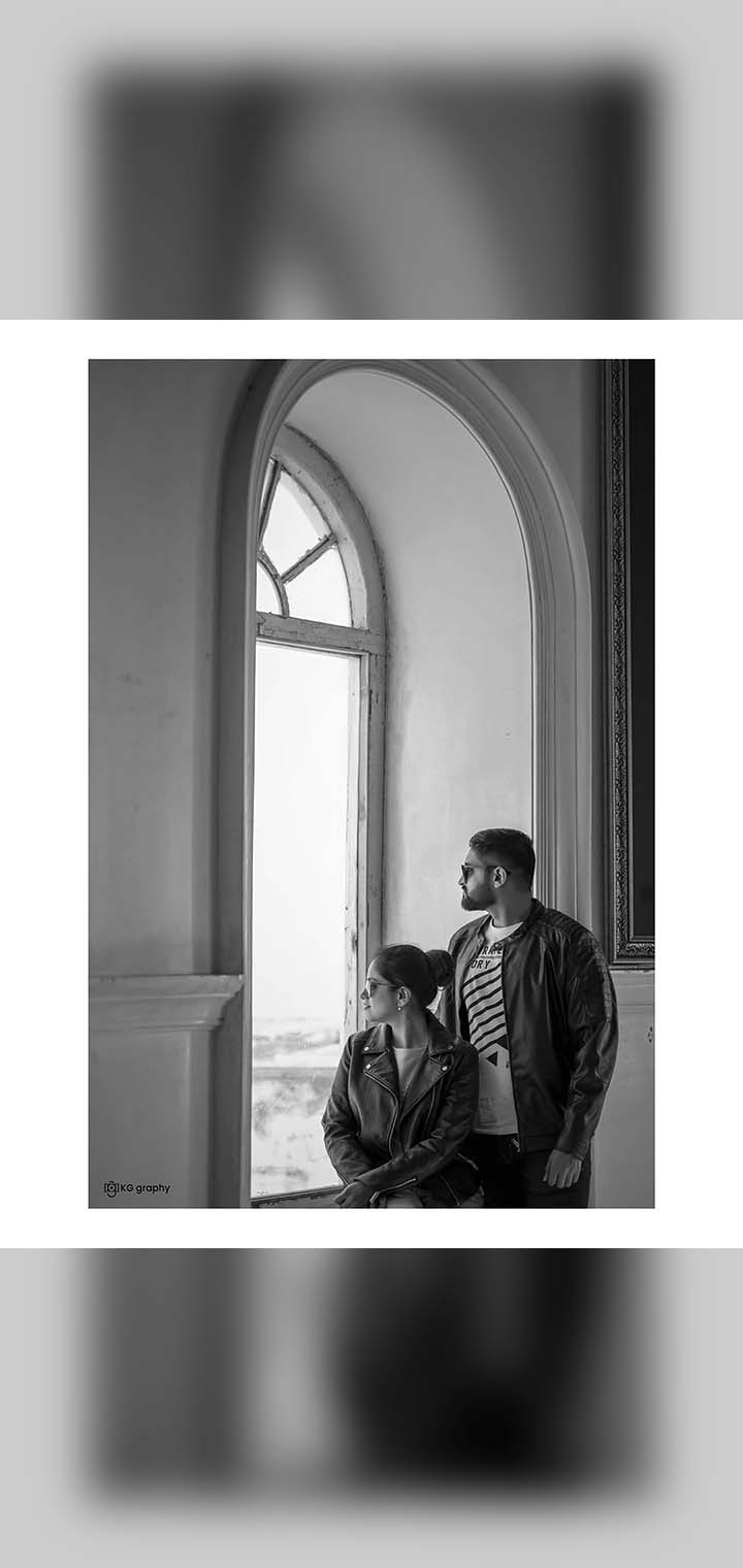 KG graphy Pose Image