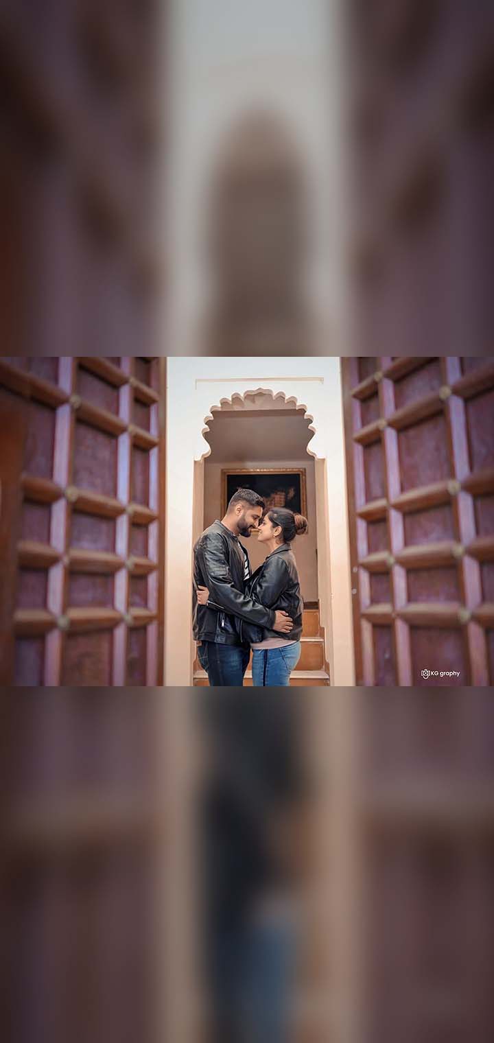 KG graphy Pose Image