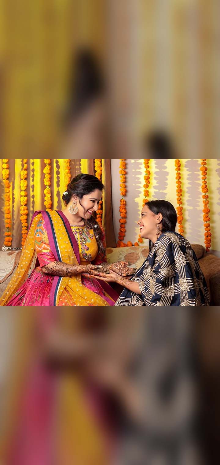 KG graphy Pose Image