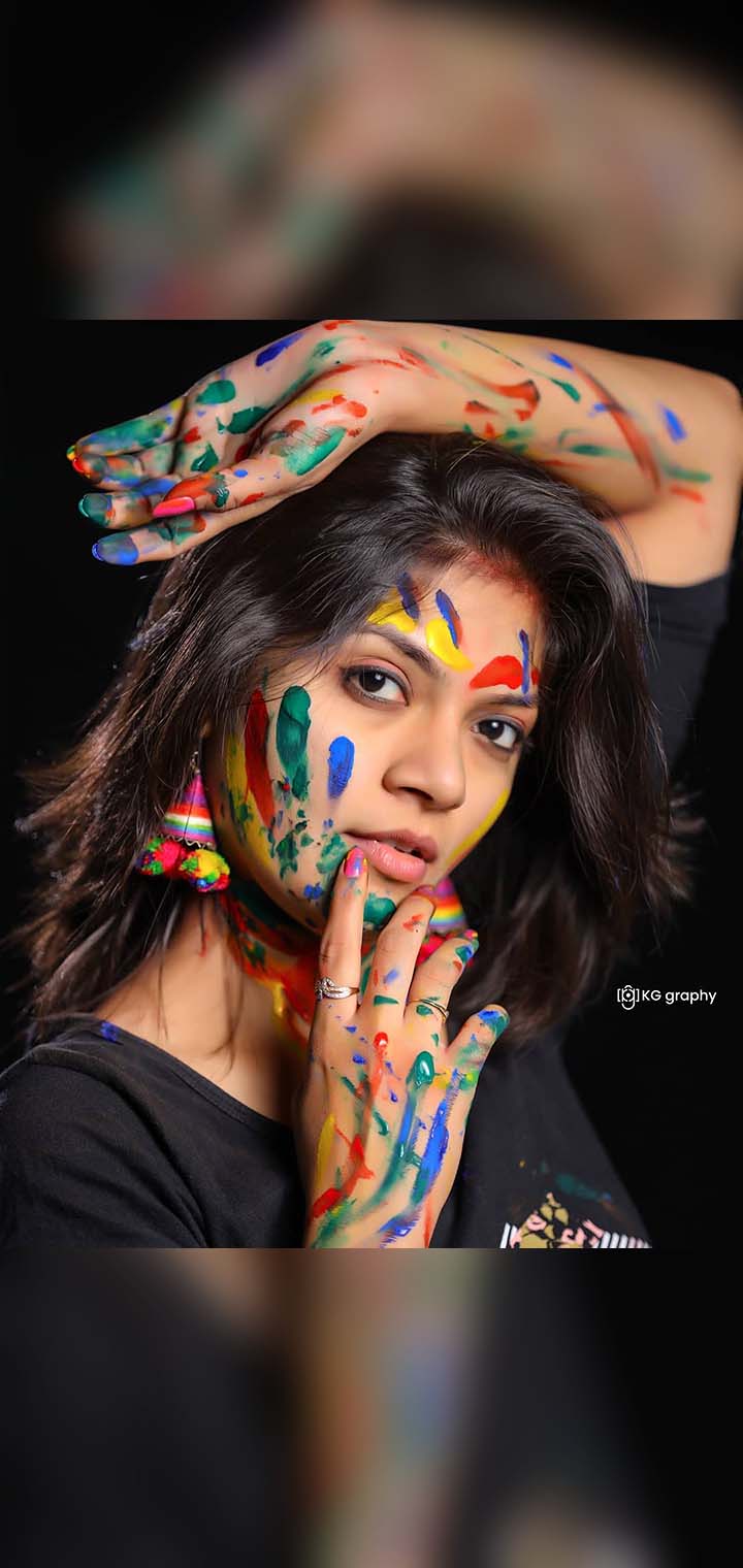 KG graphy Pose Image