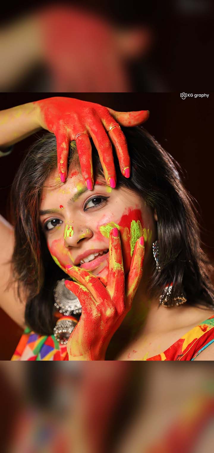 KG graphy Pose Image