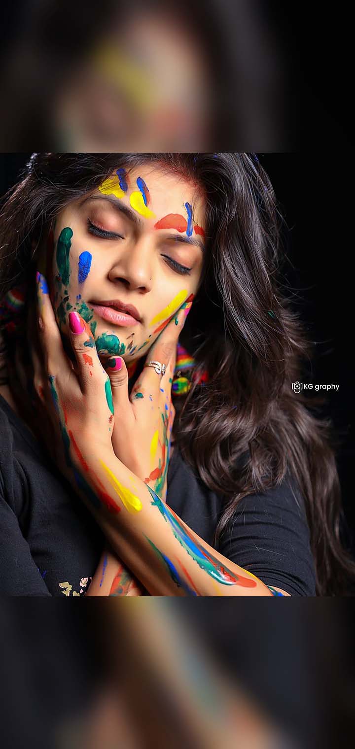 KG graphy Pose Image