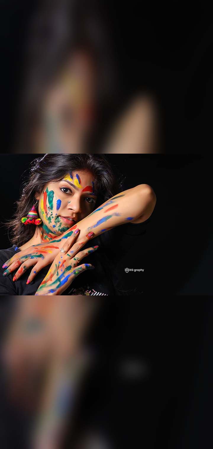 KG graphy Pose Image