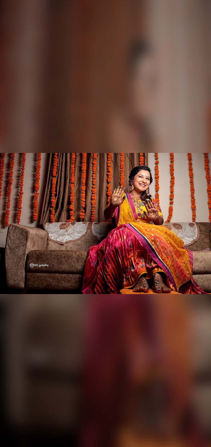 KG graphy Pose Image